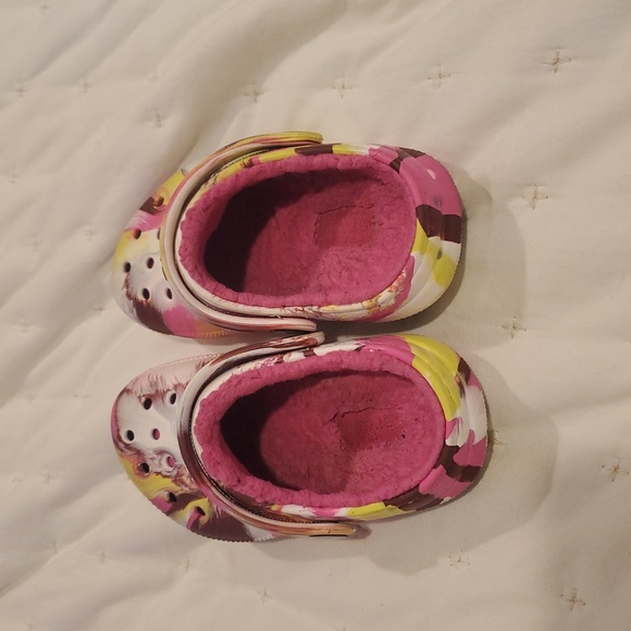 CROCS Pink and Yellow Sandals with Whimsical Design (31) - Picture 2 of 7
